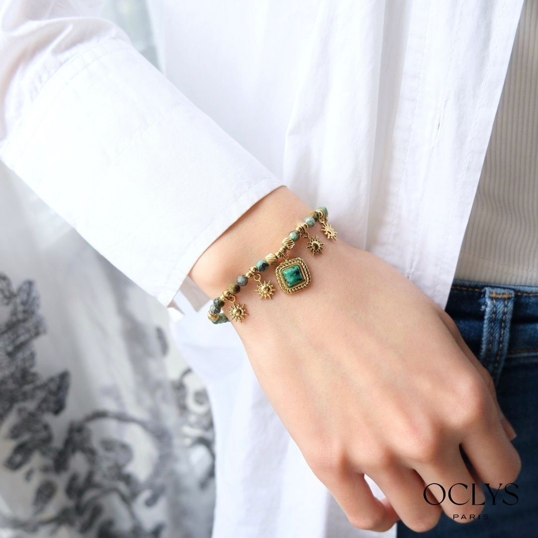 Una bracelet with natural stones and gold-plated stainless steel charms