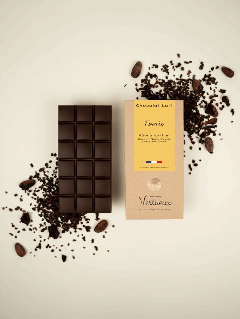 Milk chocolate bar 48% filled with cocoa-hazelnut spread 93g - Bean to bar - Committed artisan cocoa roaster - Quality artisan producer - Culinary College of France