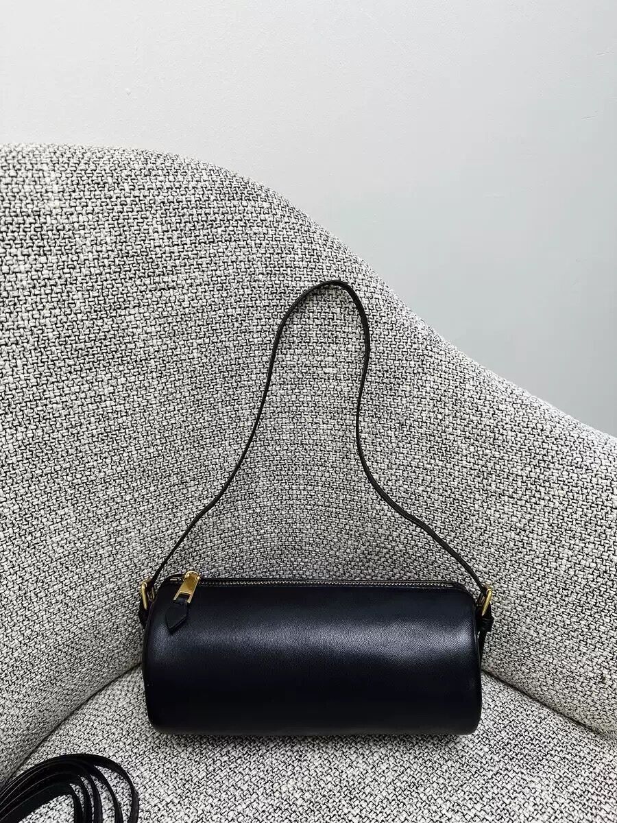 Zylinderförmige Baguette-Schultertasche aus echtem Leder