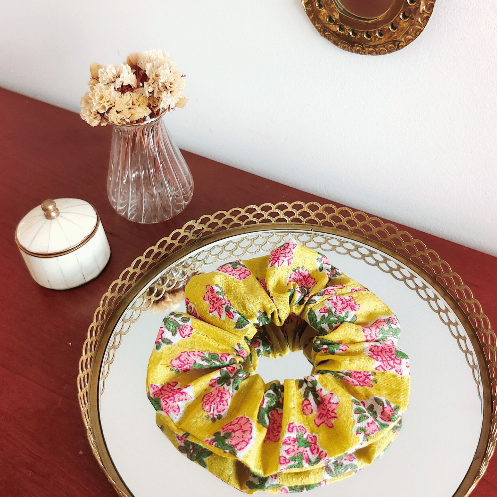 Chouchou LEELA / scrunchie femme en coton fleuri vert anis et rose, accessoire cheveux printemps été