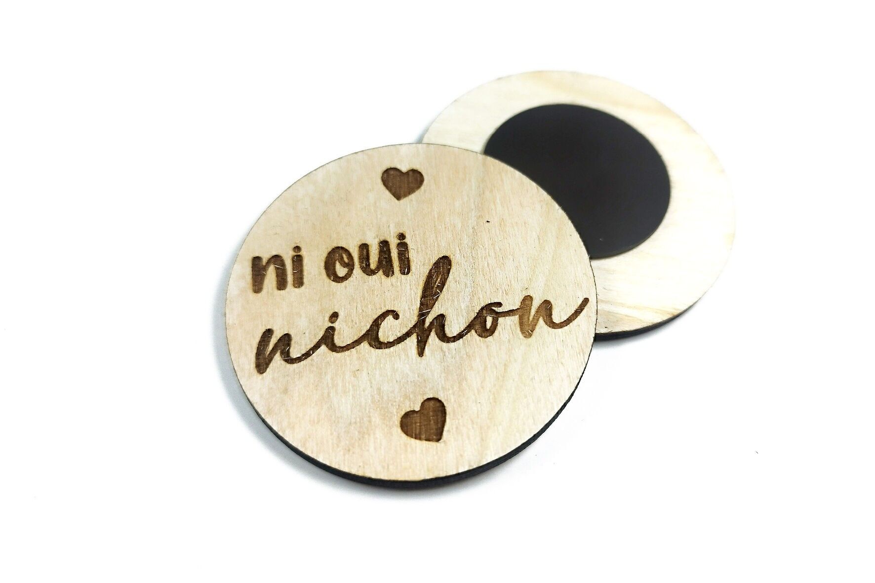 Engraved wooden magnets — Neither yes nor no