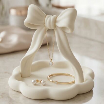 Minimalistisches Schmucktablett mit erhabener Schleife, eleganter Organizer