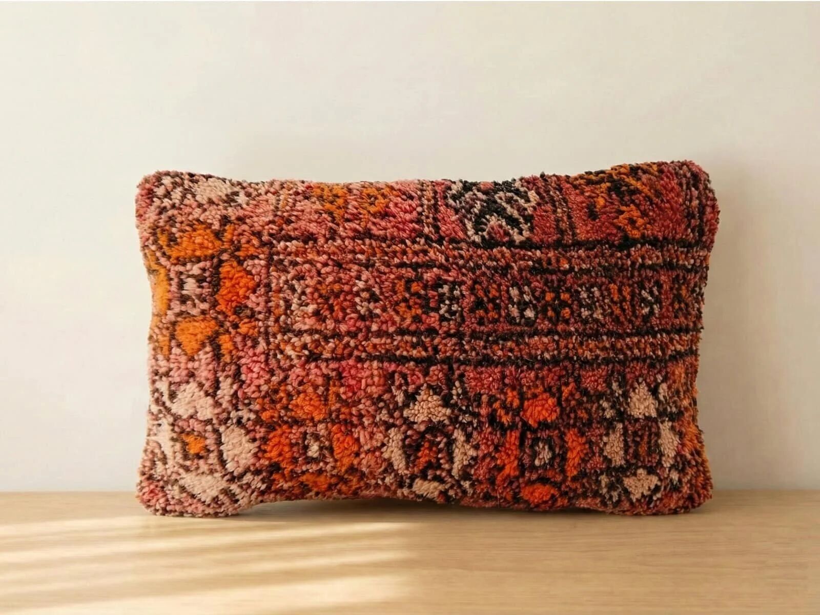 Almohada Kilim marroquí artesanal: tejido a mano con diseño geométrico lumbar de lana