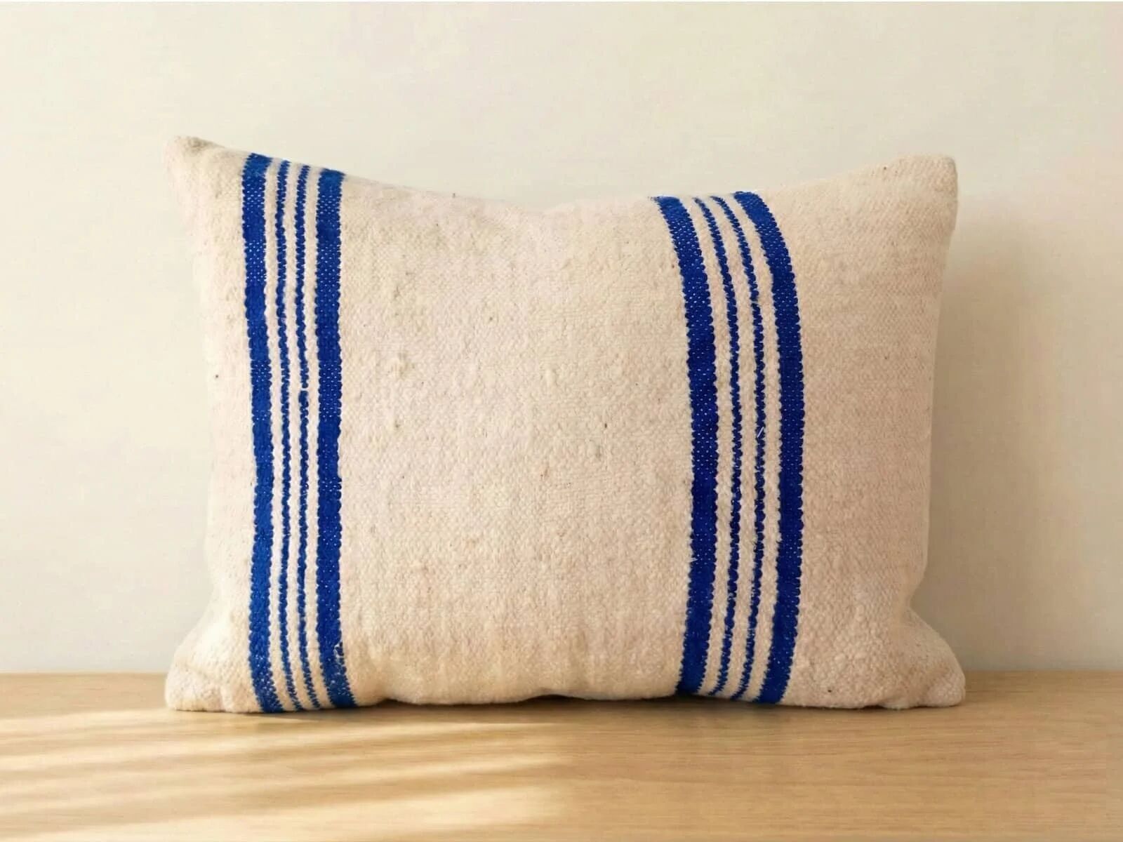 Almohada artesanal marroquí de lana – Tejido a mano con diseño lumbar de rayas de gran tamaño