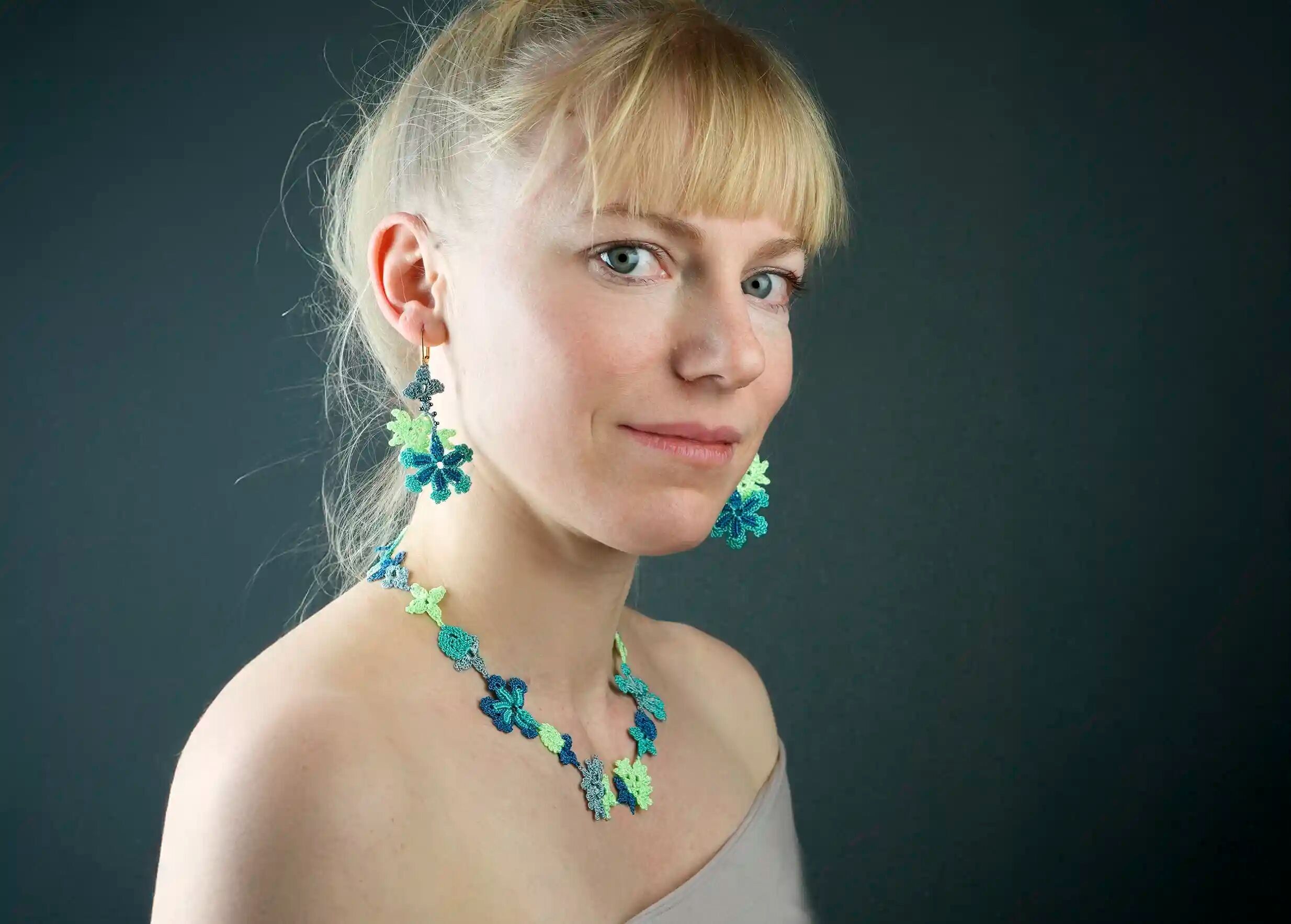 Lace choker with floral pattern, Bloom model.46CM
