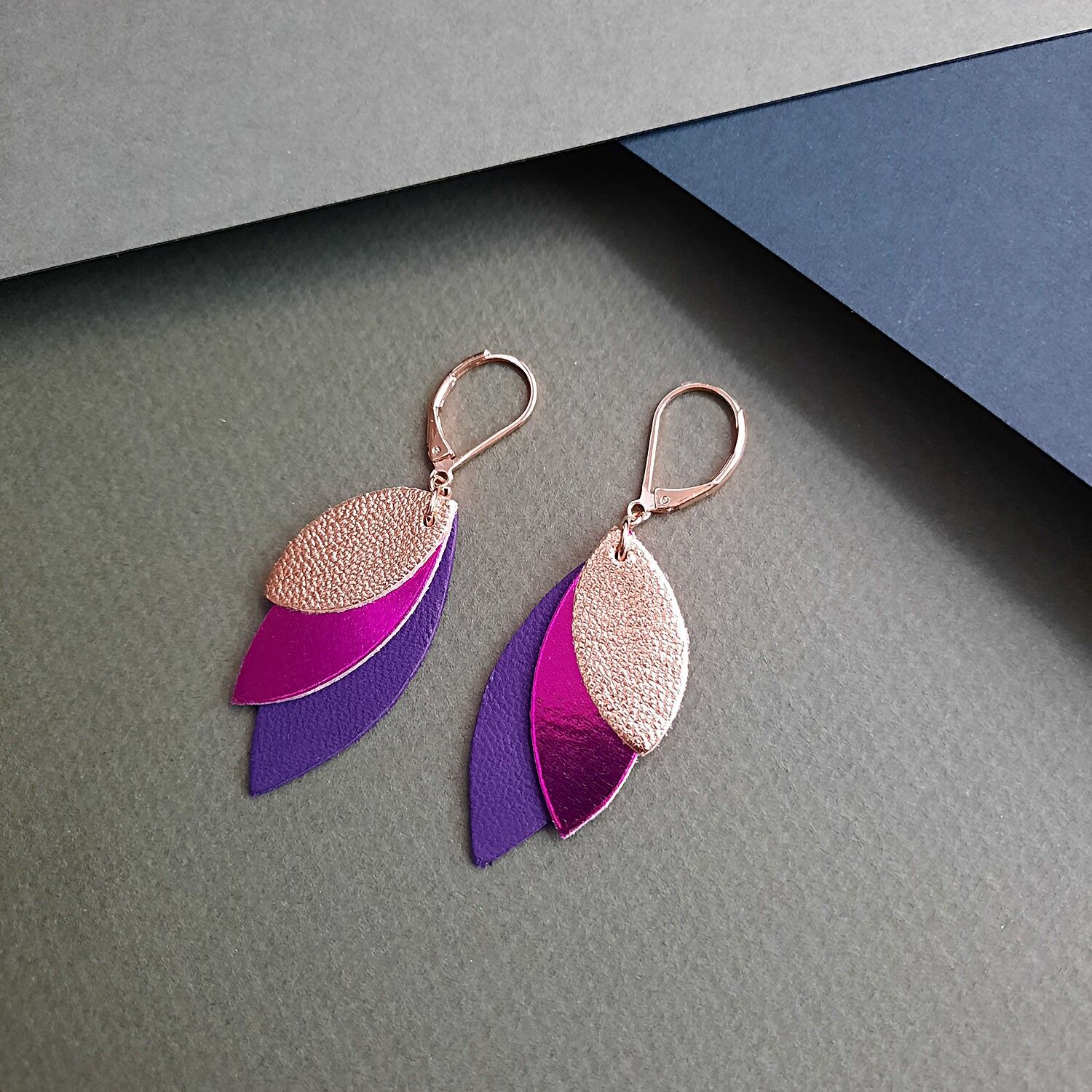 Mini Celeste Fuchsia Hängeohrringe