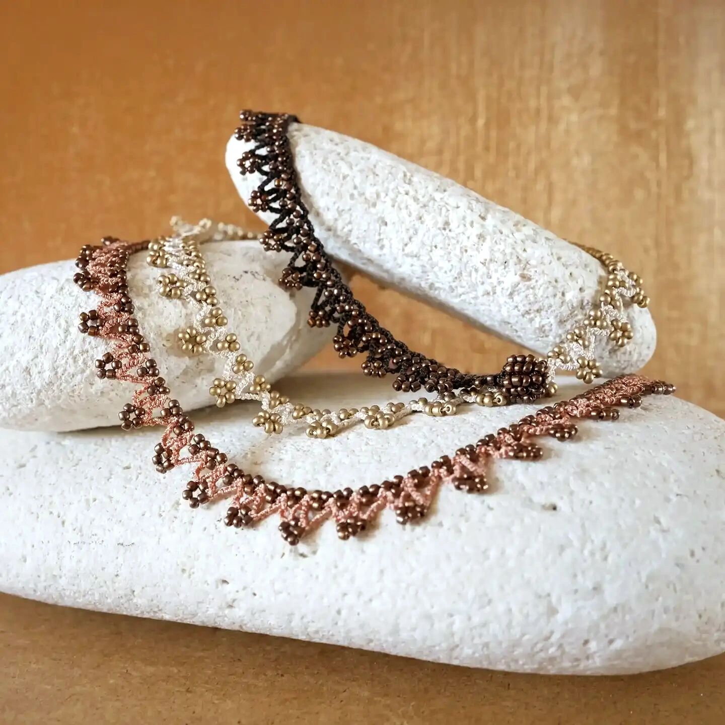 LIANA NECKLACE, HANDMADE WITH THREAD AND BEADS