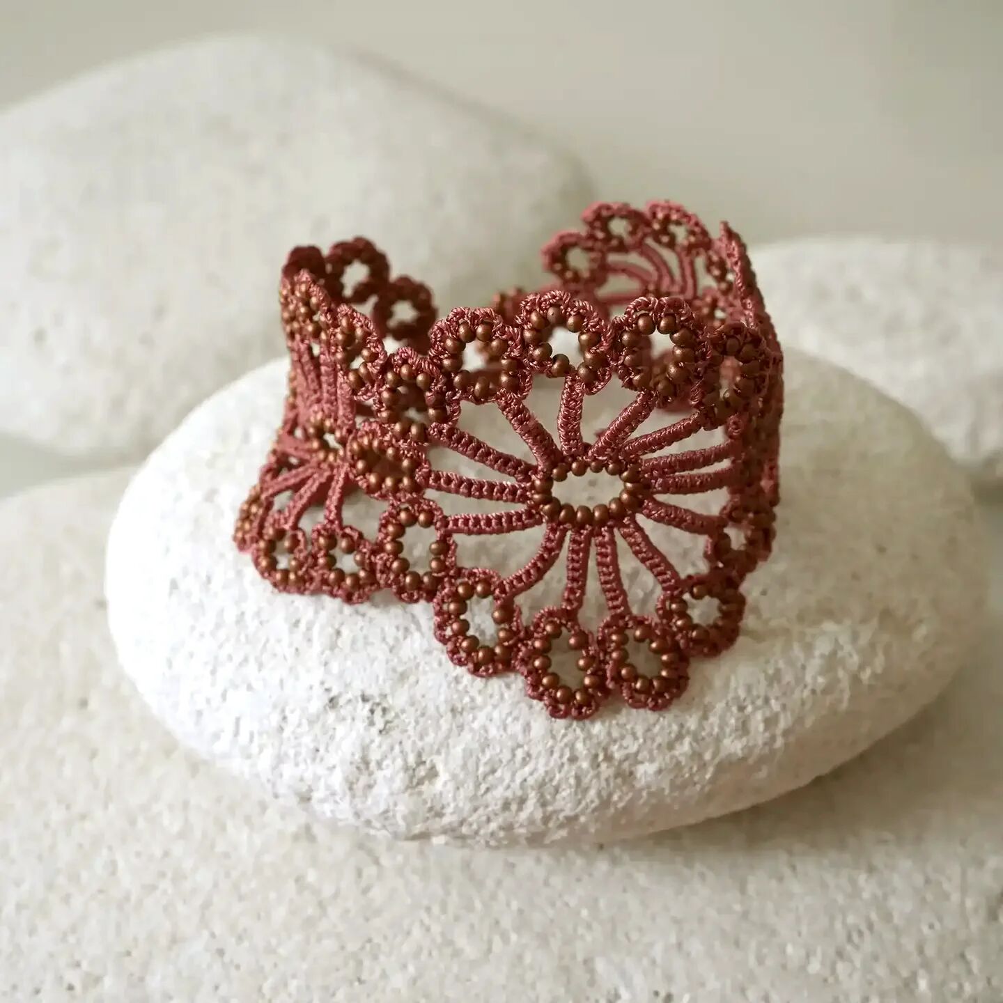 REFINED LACE AND BEAD BRACELET, HAWA MODEL