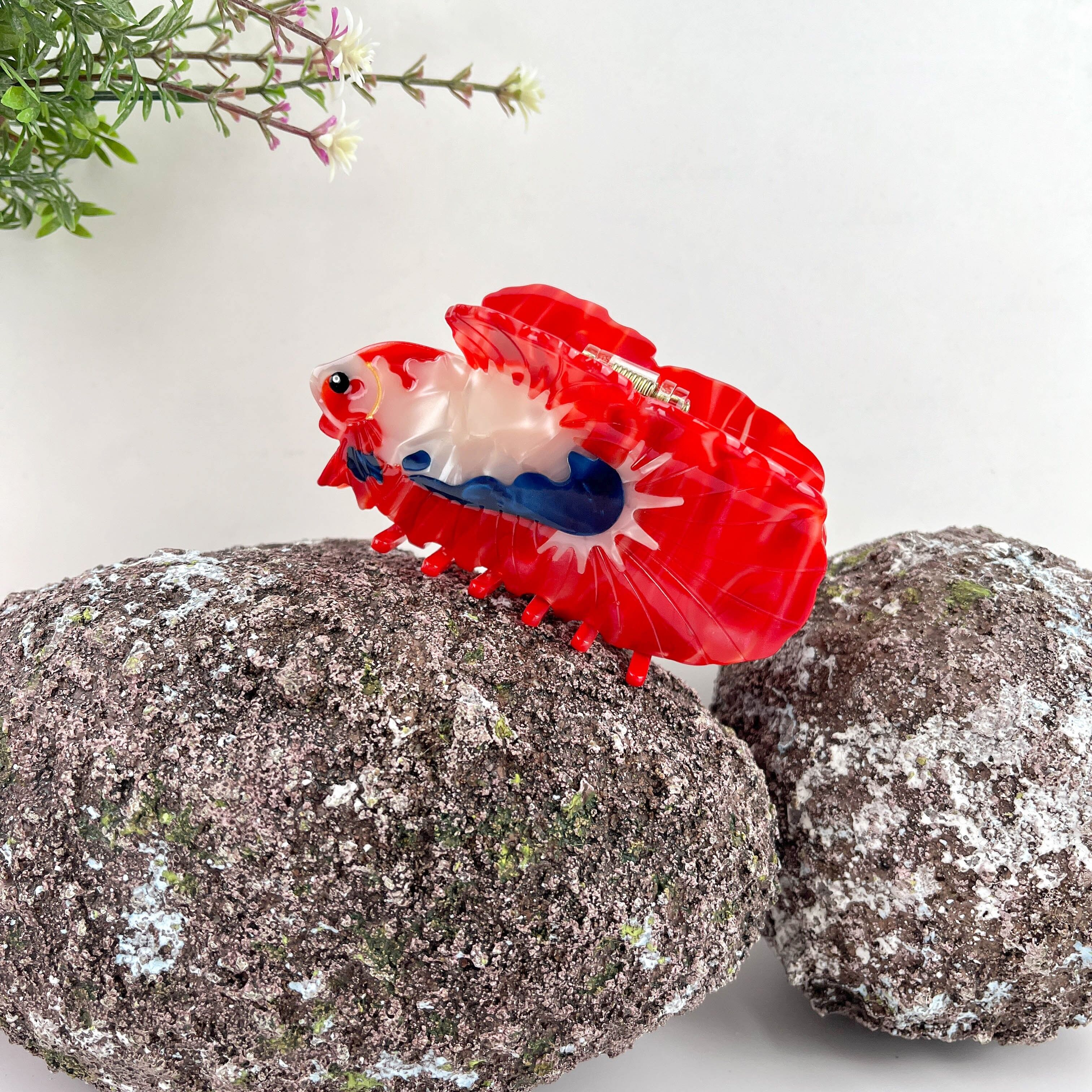 Haarspange aus Acetat mit rotem Betta-Fisch-Patchwork – Kreatives Design