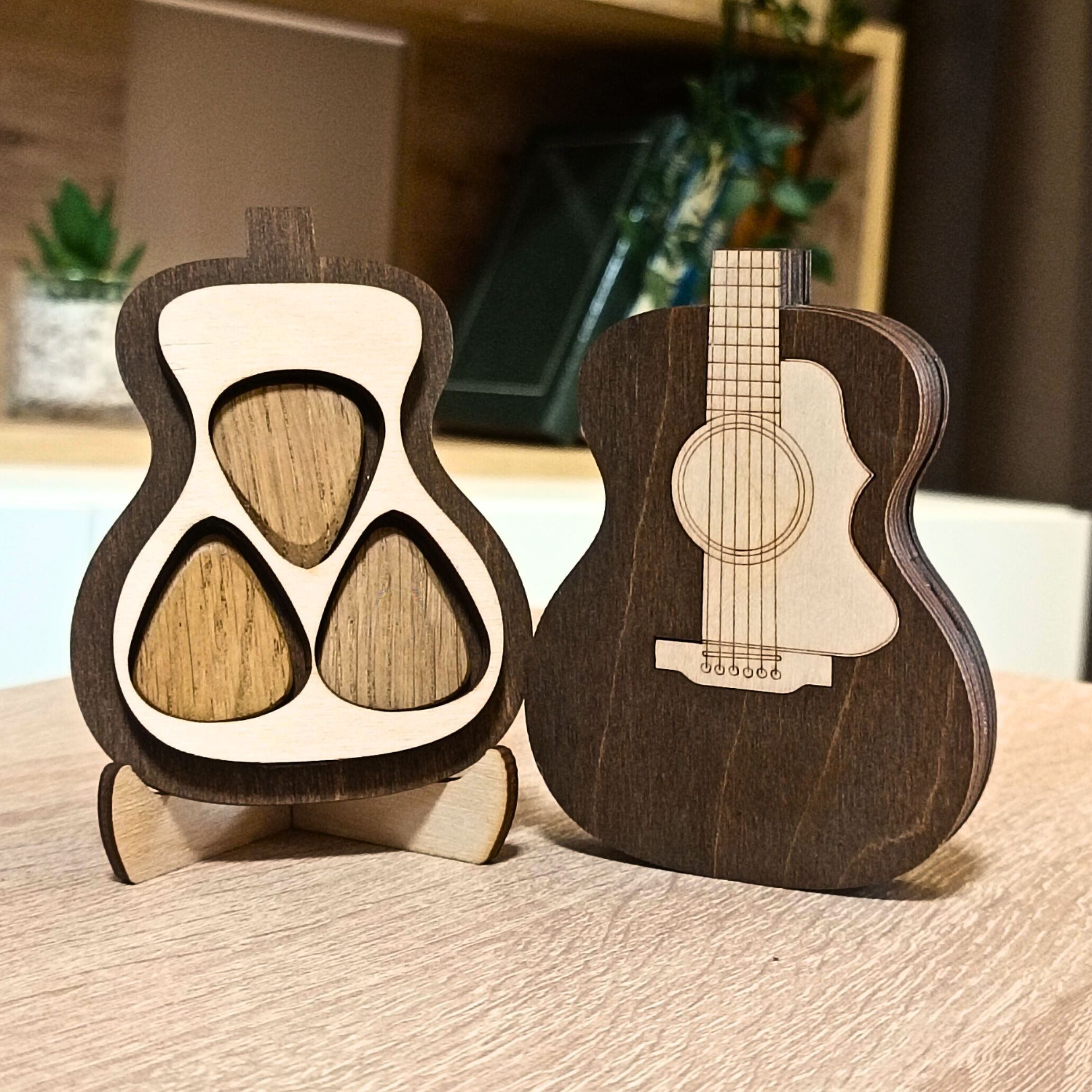 Acoustic Guitar Pick Box – Wooden Pick Holder With 3 Oak Picks