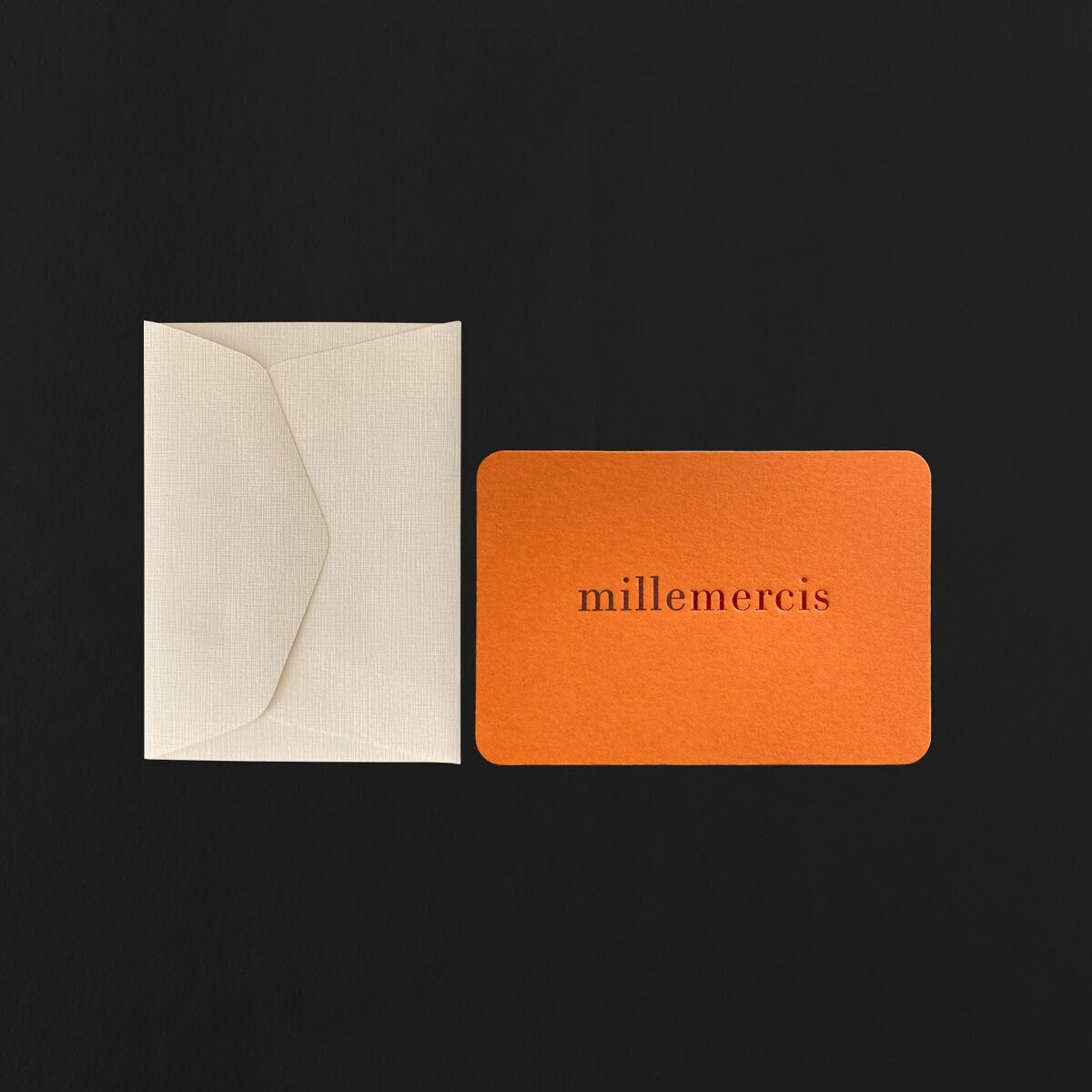 Mini tarjeta "MILLE MERCIS" (Muchas gracias) con lámina dorada + mini sobre blanco