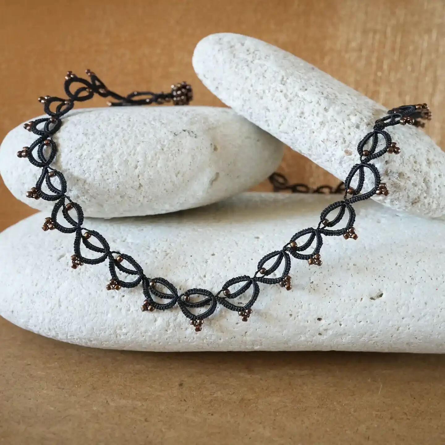 Handmade choker necklace in thread and beads, Lotus Chain