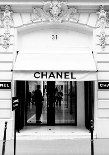 Affiche du magasin Chanel 2