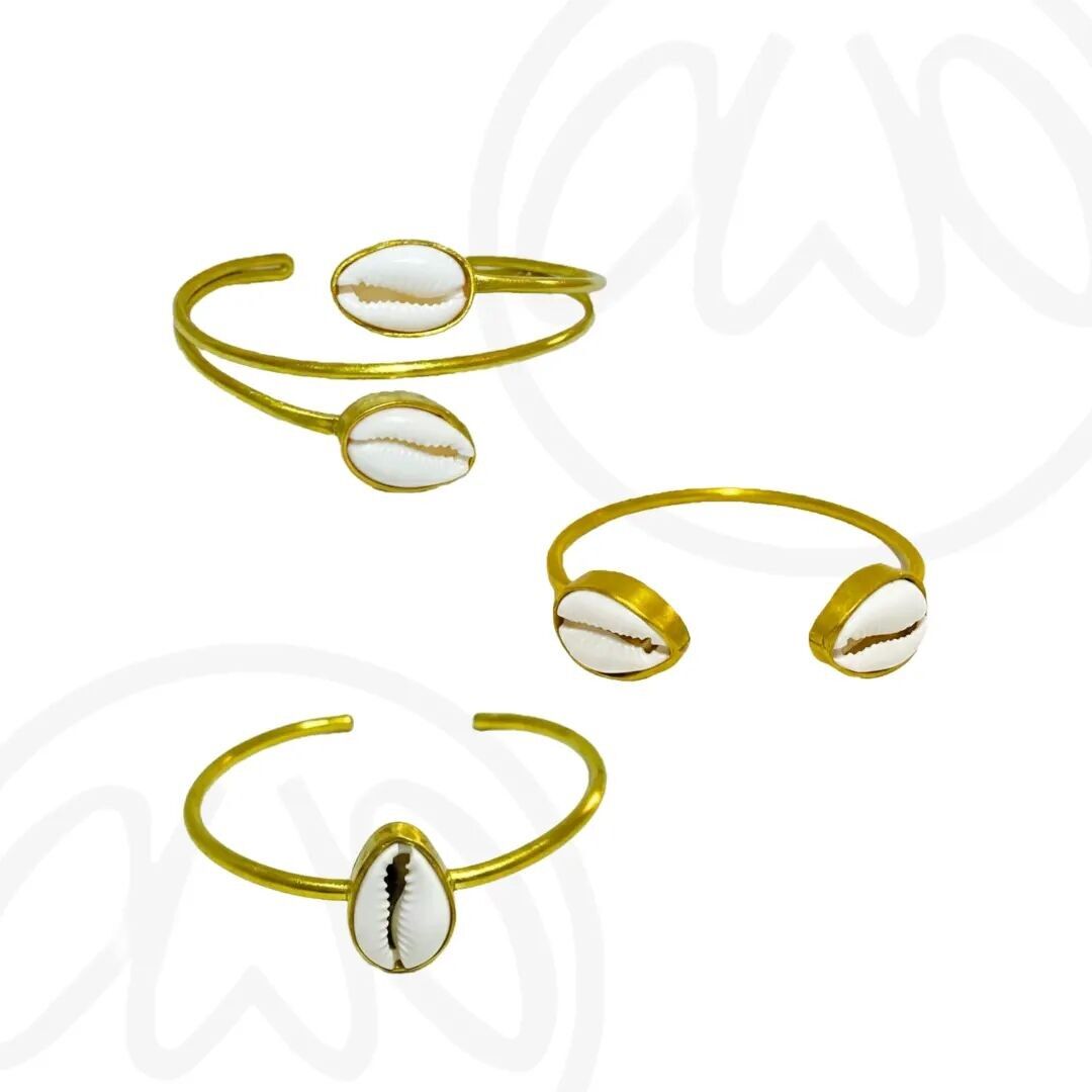 Minimalist bronze bangle with shells