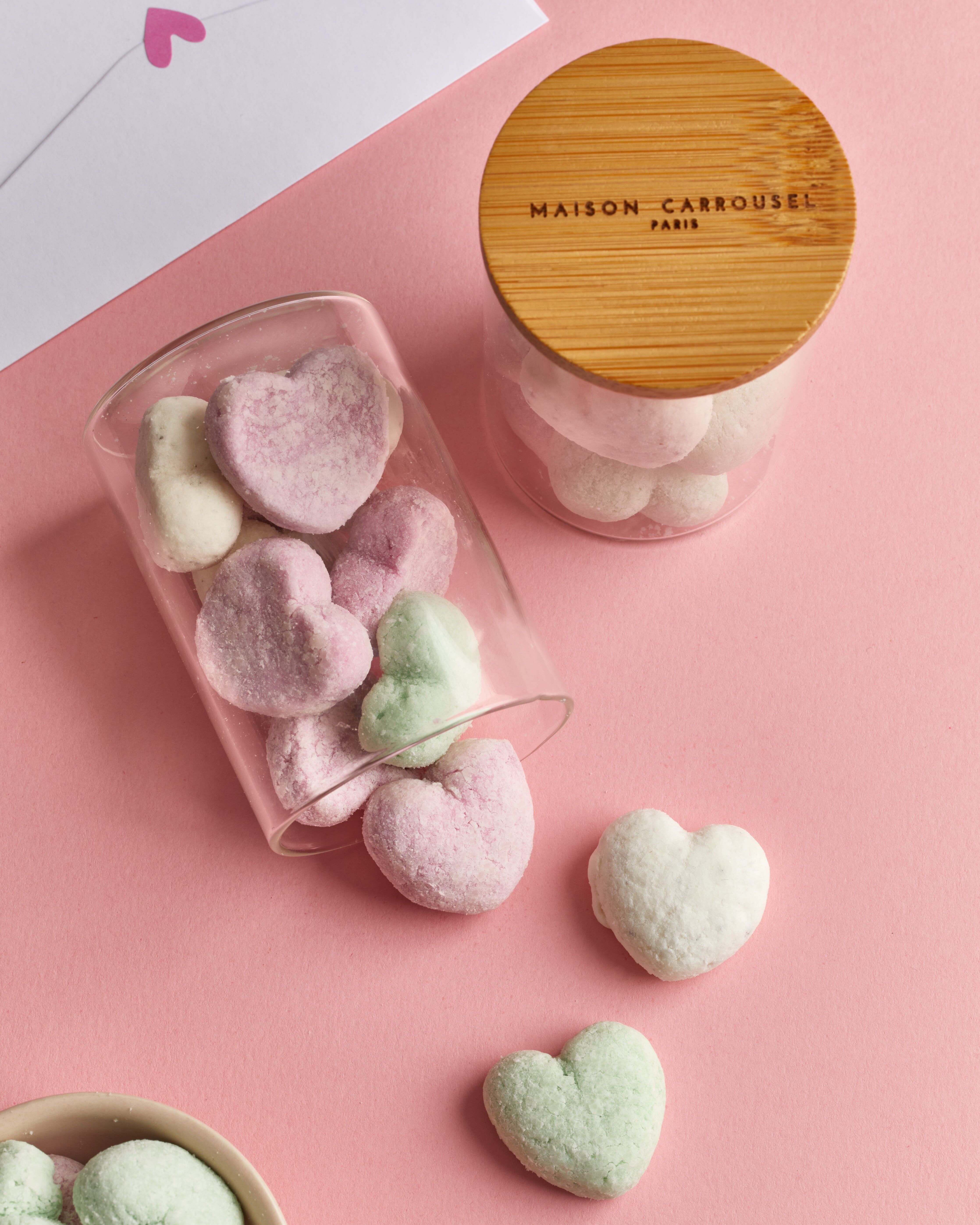 scatola di caramelle a forma di cuore di marshmallow