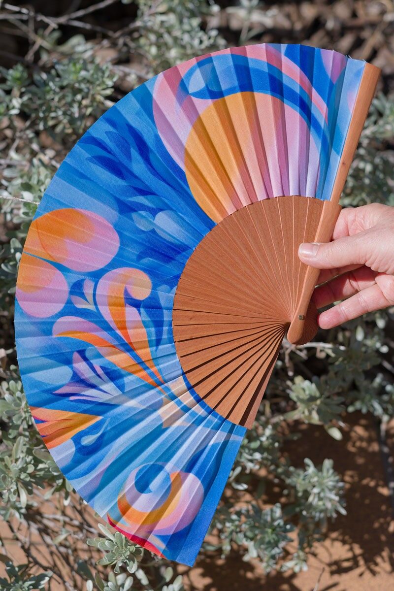Éventail Art nouveau en bois et soie synthétique – Couleurs pastel et fabrication espagnole – Idéal par temps chaud – Taille moyenne 23 cm – Moderniste 39