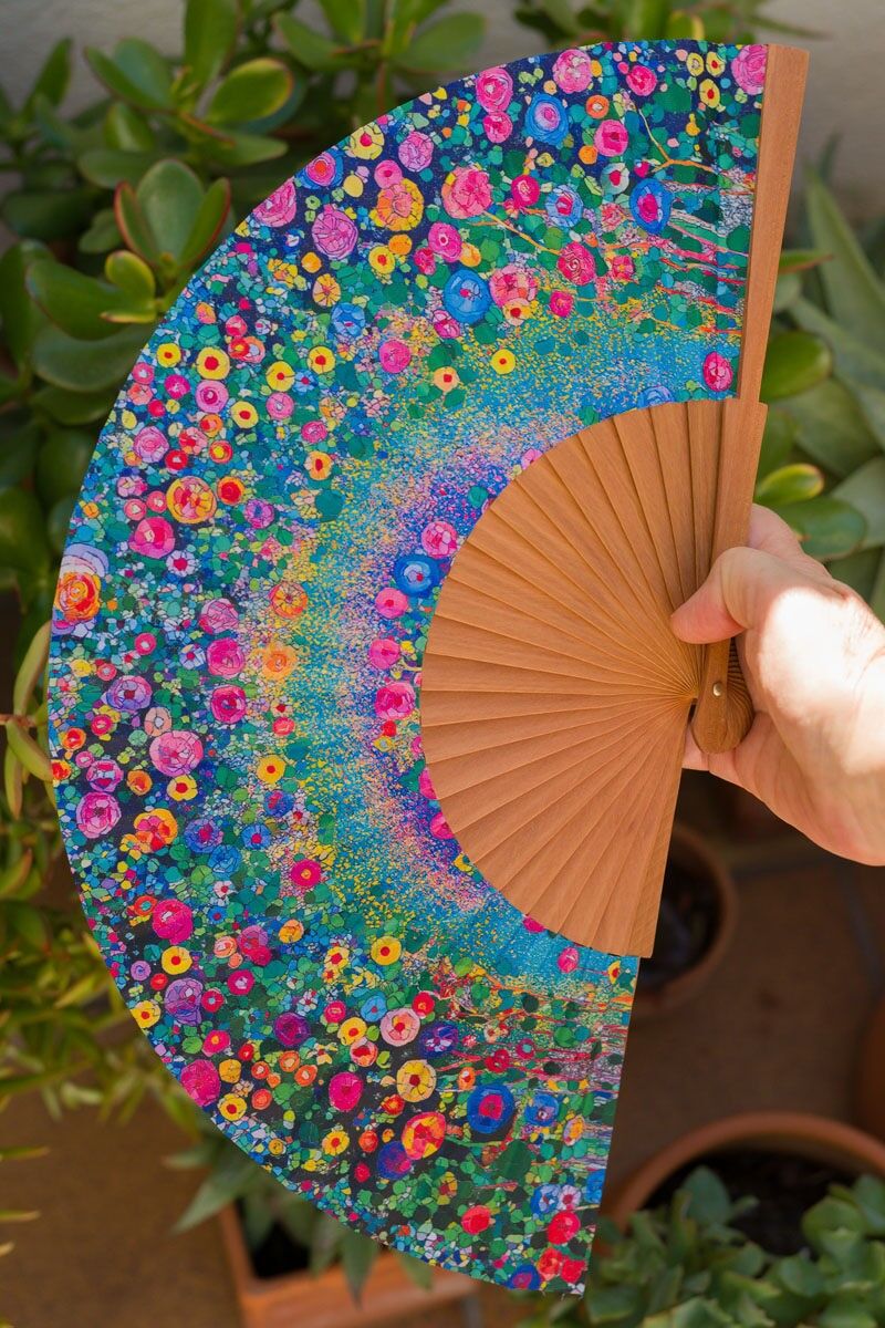 Éventail artisanal espagnol aux couleurs pastel – Bois et soie synthétique – idéal pour l'été et comme cadeau – taille moyenne 23 cm – Style moderniste 40