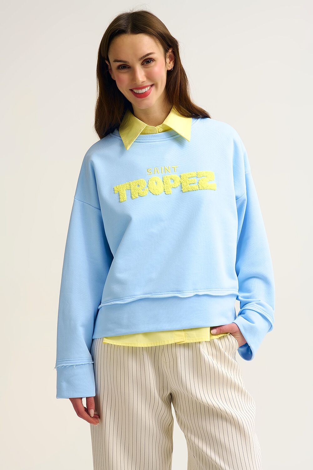Sudadera azul bebé bordada Saint Tropez