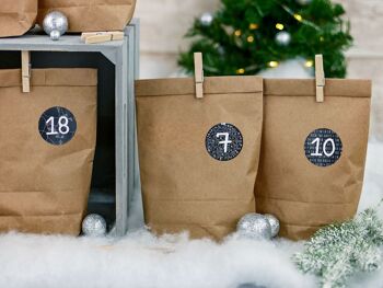 Calendrier de l'Avent à remplir 2020 - 24 sachets cadeaux et 24 autocollants et clips numérotés - motif noir et blanc motif tableau noir et blanc - pour remplissage et bricolage - Noël 2020 - mini set n° 16 2
