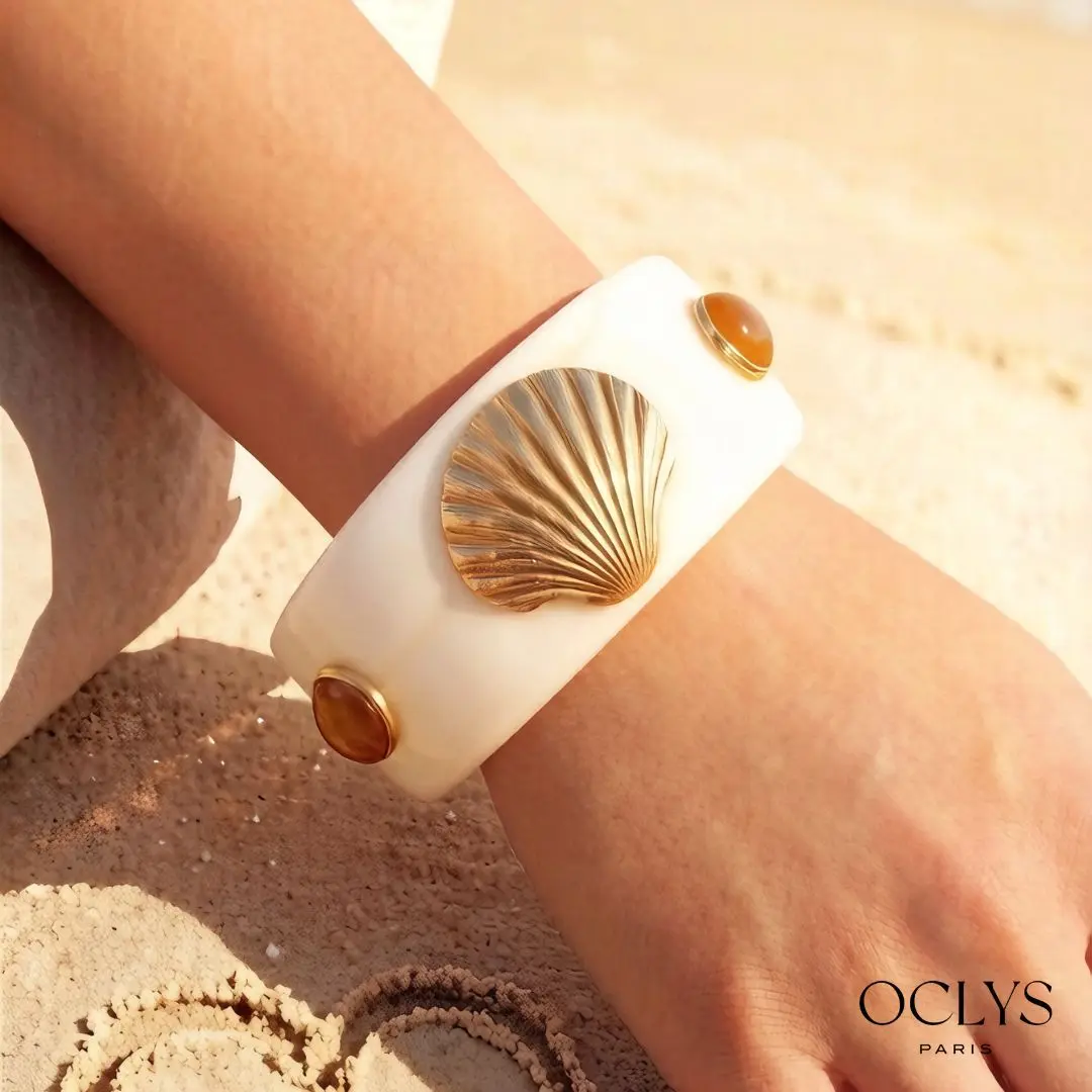 Buy wholesale Fiva white oval pearl bracelet with resin and gold