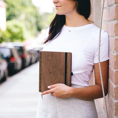 Year planner 2022 made of wood - walnut A5