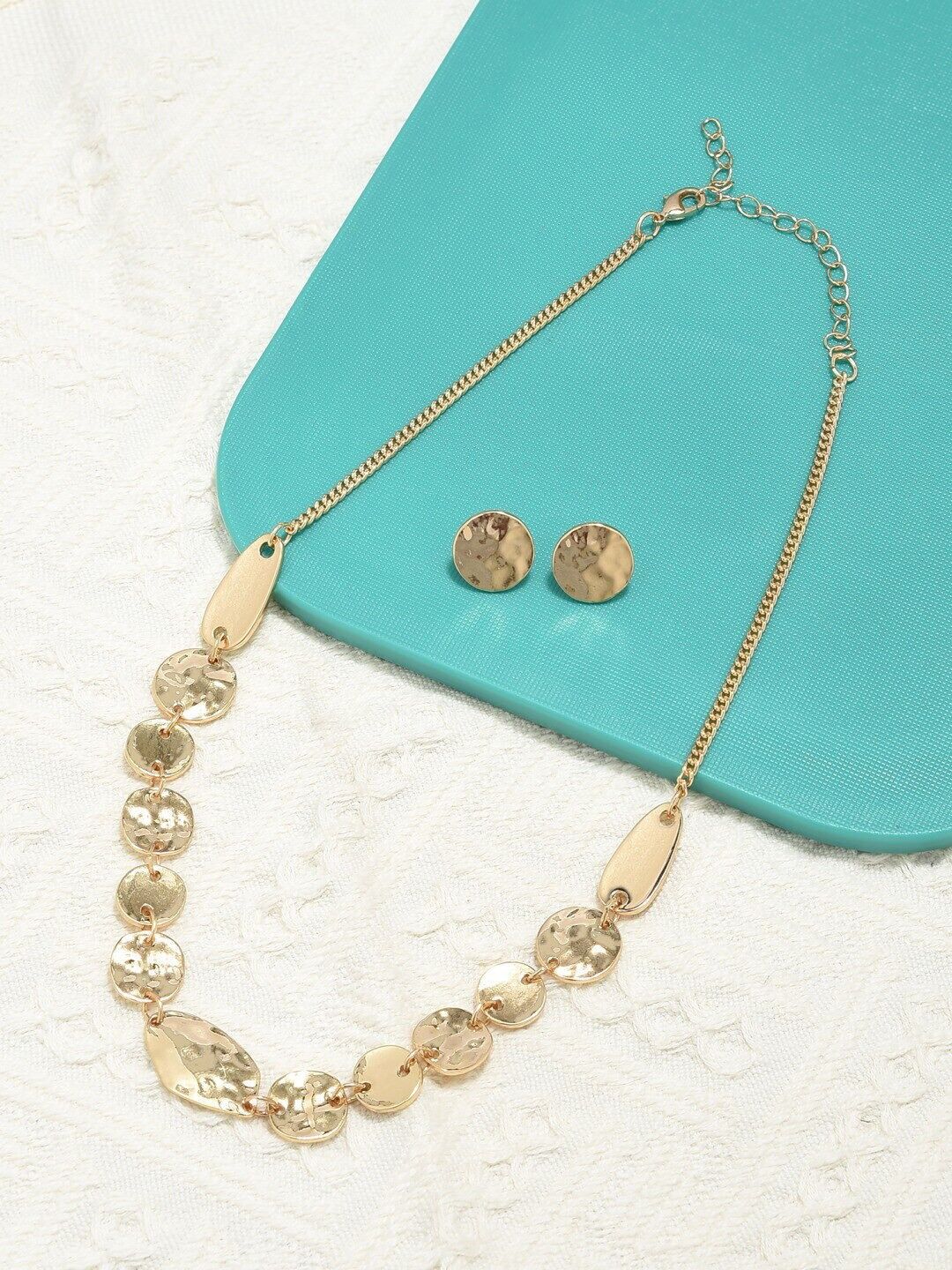 Gold-Plated Chain & Studded Earrings Set – Jewelery Accessory – Gold-Toned Alloy – Studded Detail