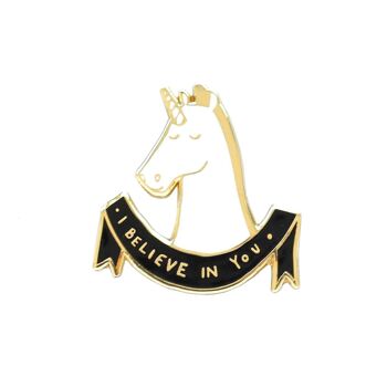 Broche en émail licorne 1