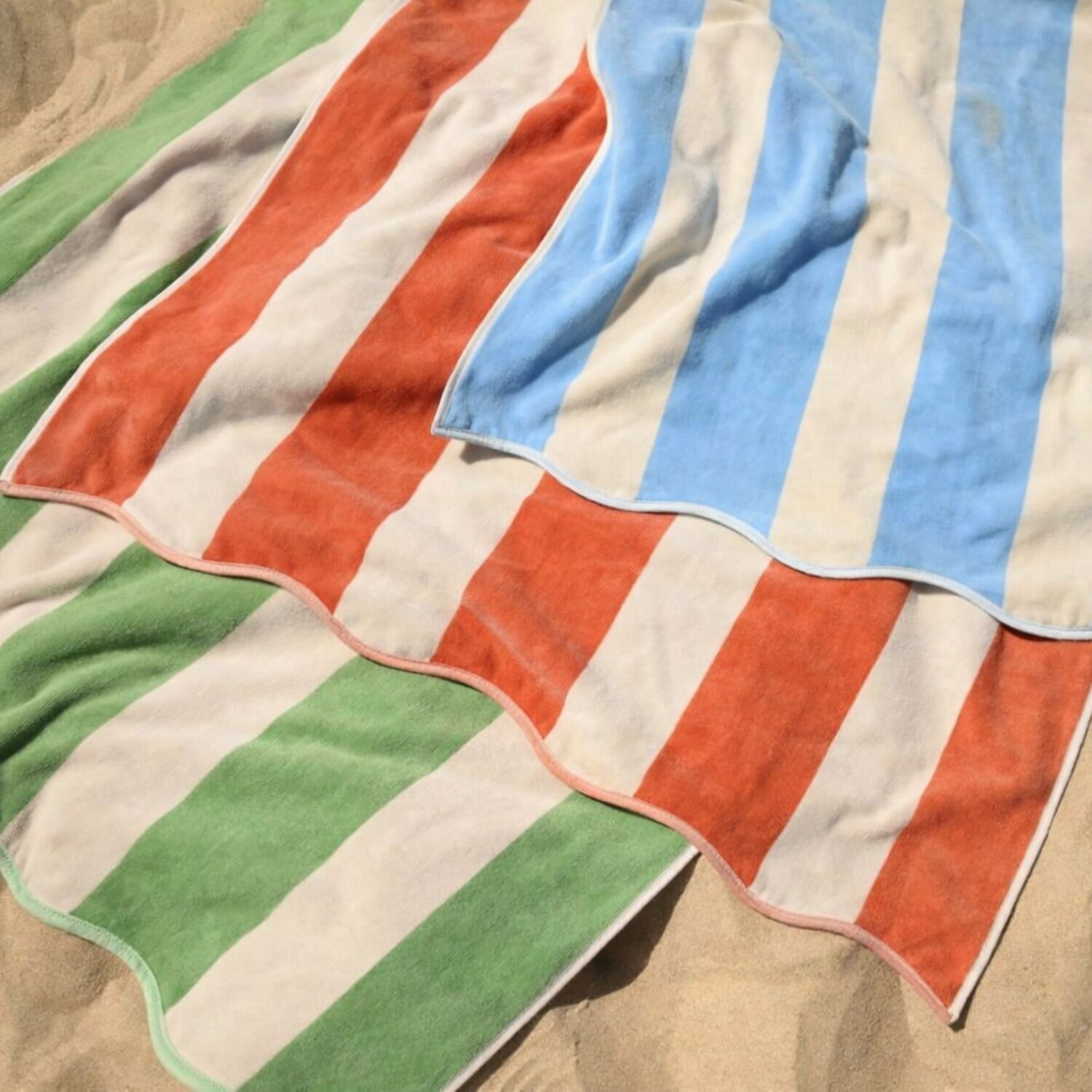 Large Scalloped Striped Beach Towel 90 x 170cm - 100% Cotton