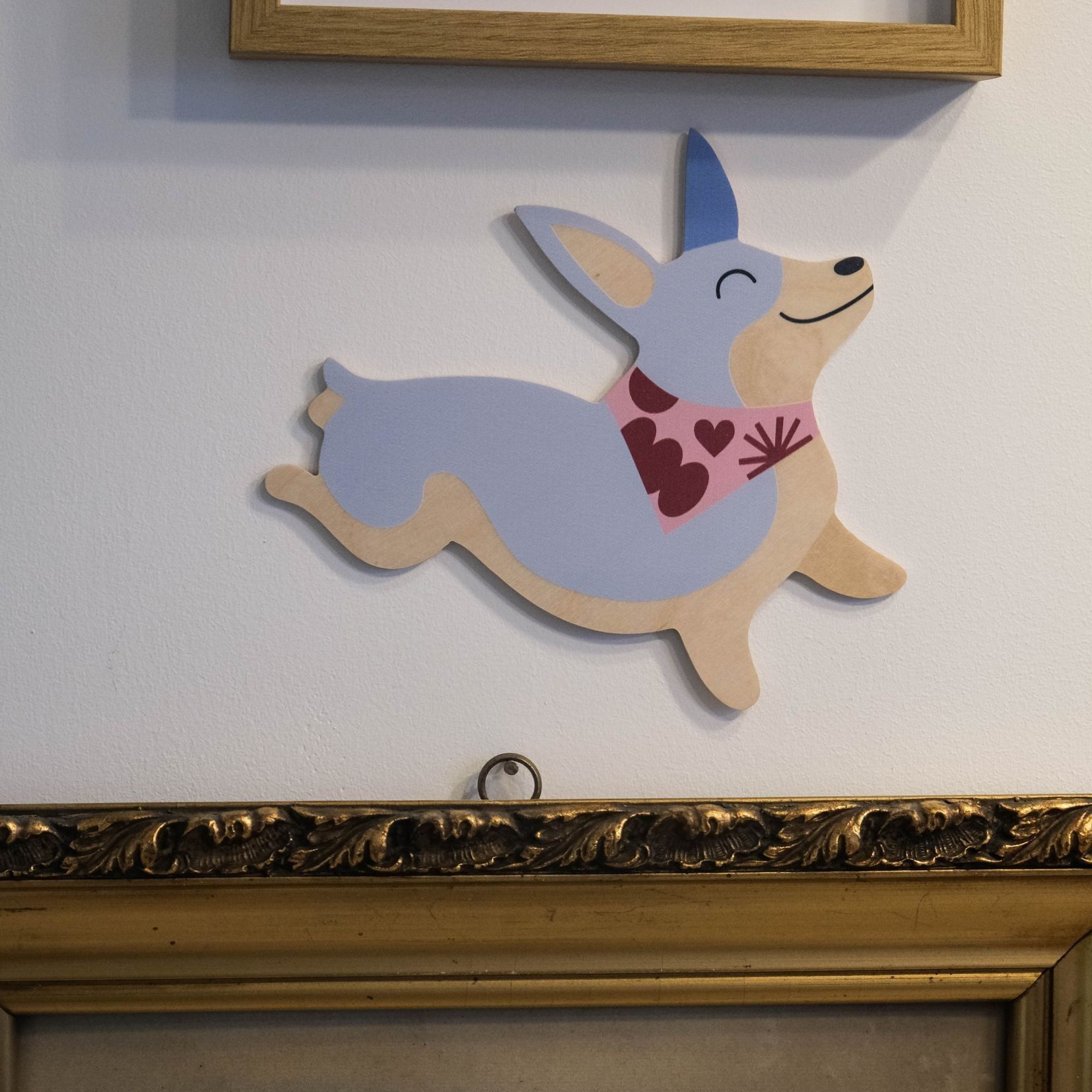 Charlie le Corgie – décoration murale en bois, accessoire coloré pour la maison