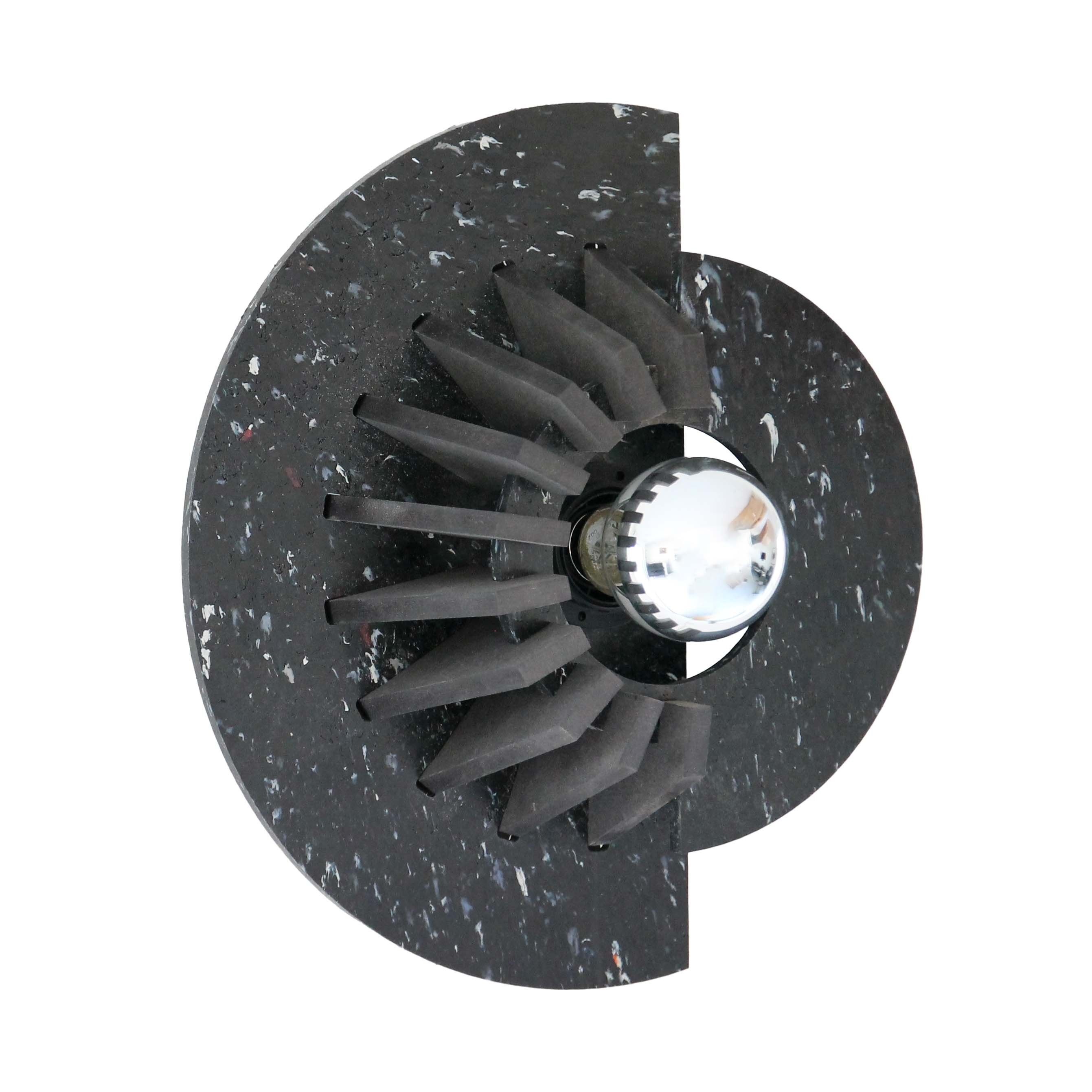 Aplique de pared Moonshadow fabricado con plástico reciclado