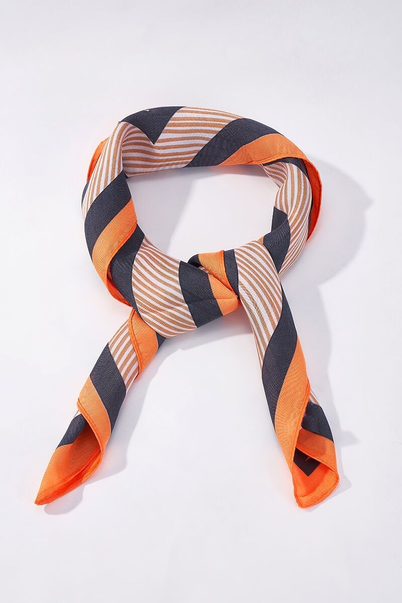 Patterned scarf 65 x 65 cm FL354DF