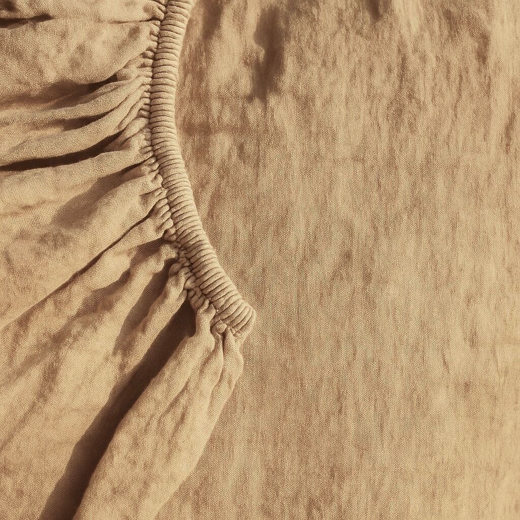 Spannbettlaken aus sandbeigem, gewaschenem Leinen