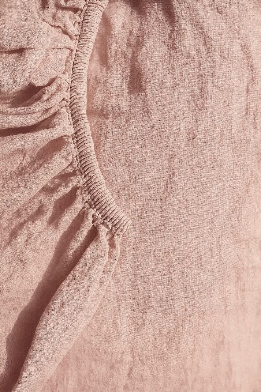 Spannbettlaken aus puderrosa gewaschenem Leinen