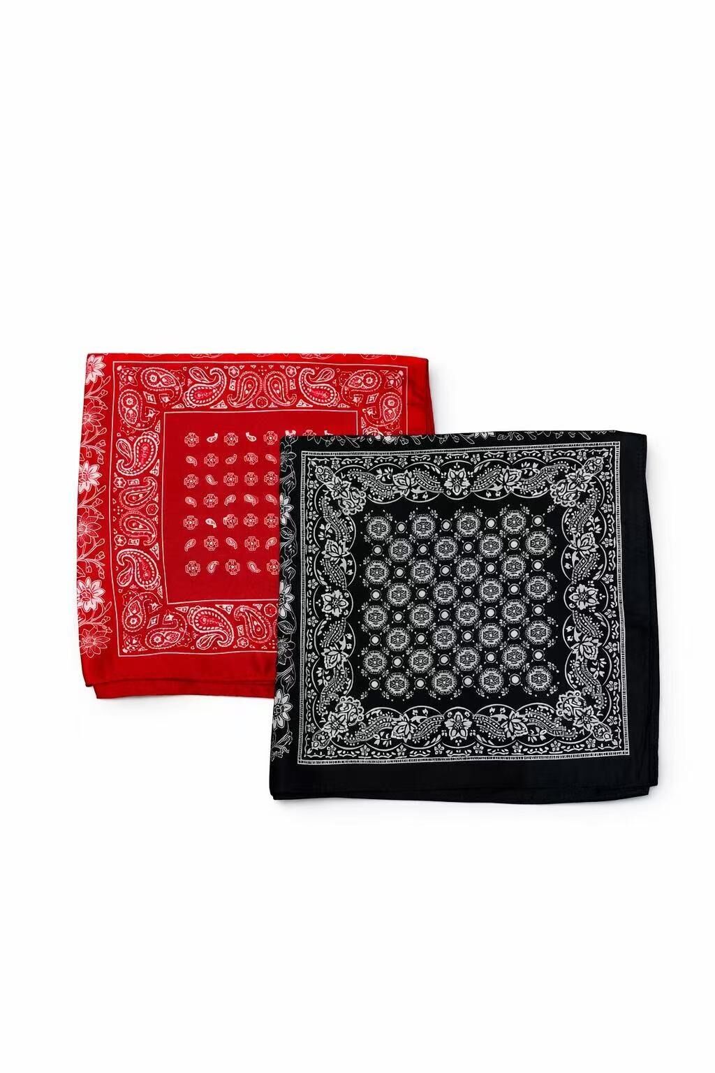 Patterned scarf 65 x 65 cm FL396DF