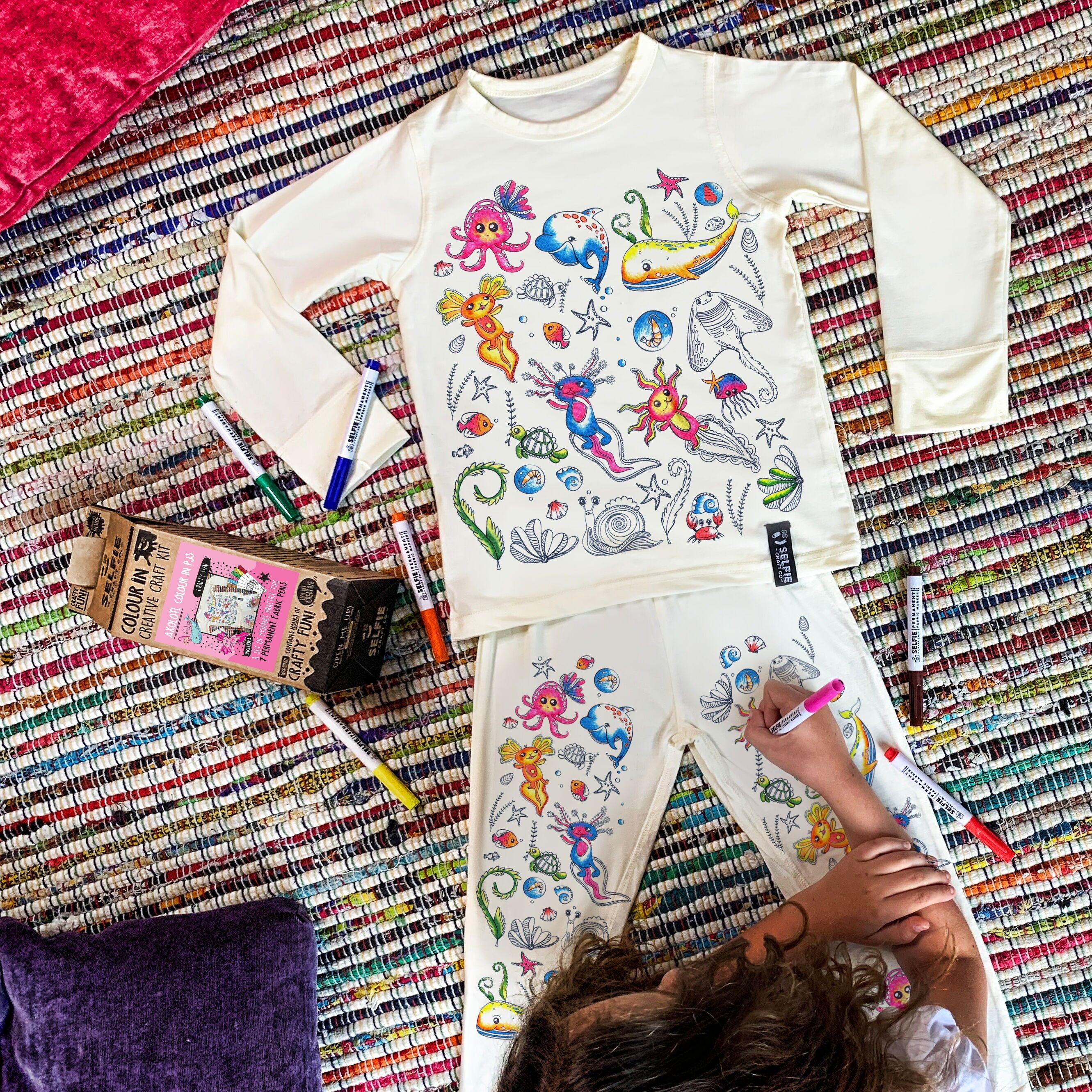 Ajolote coloreado en pijama