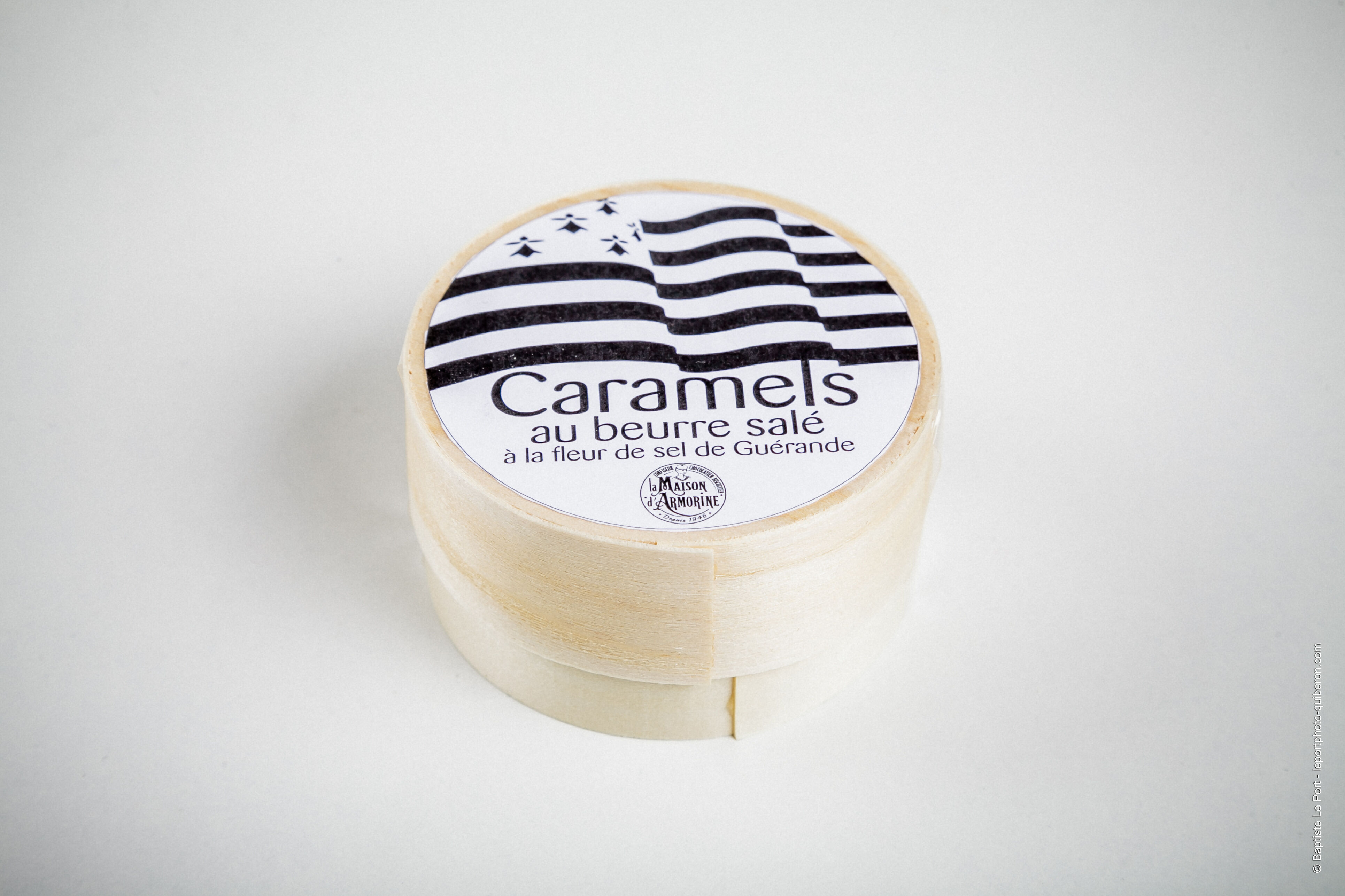 Salted butter caramel candies - Mini round wooden box - "BZH" range - 50g