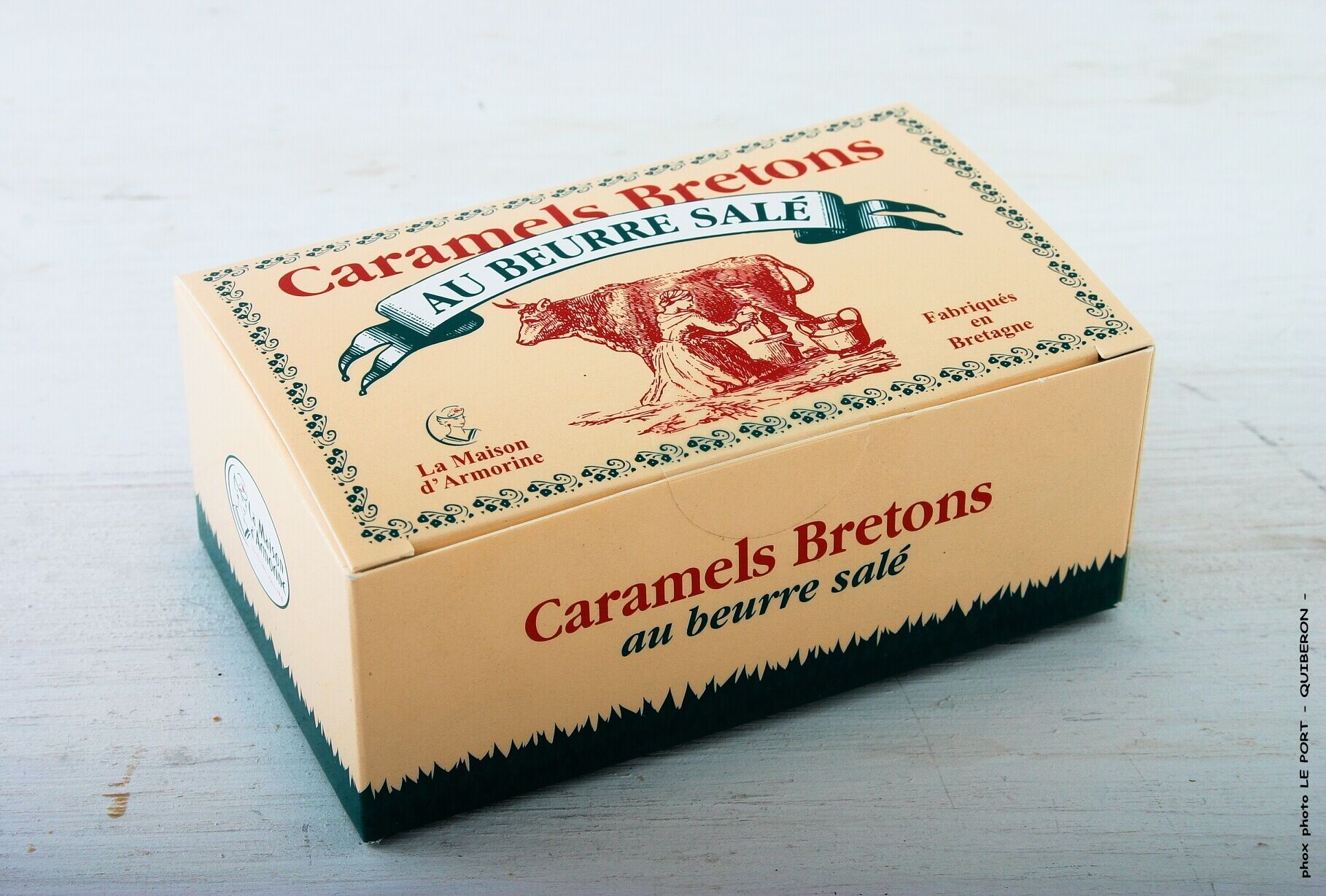 Soft caramel candies in a large butter tin from the "Breton caramel" range - 300g