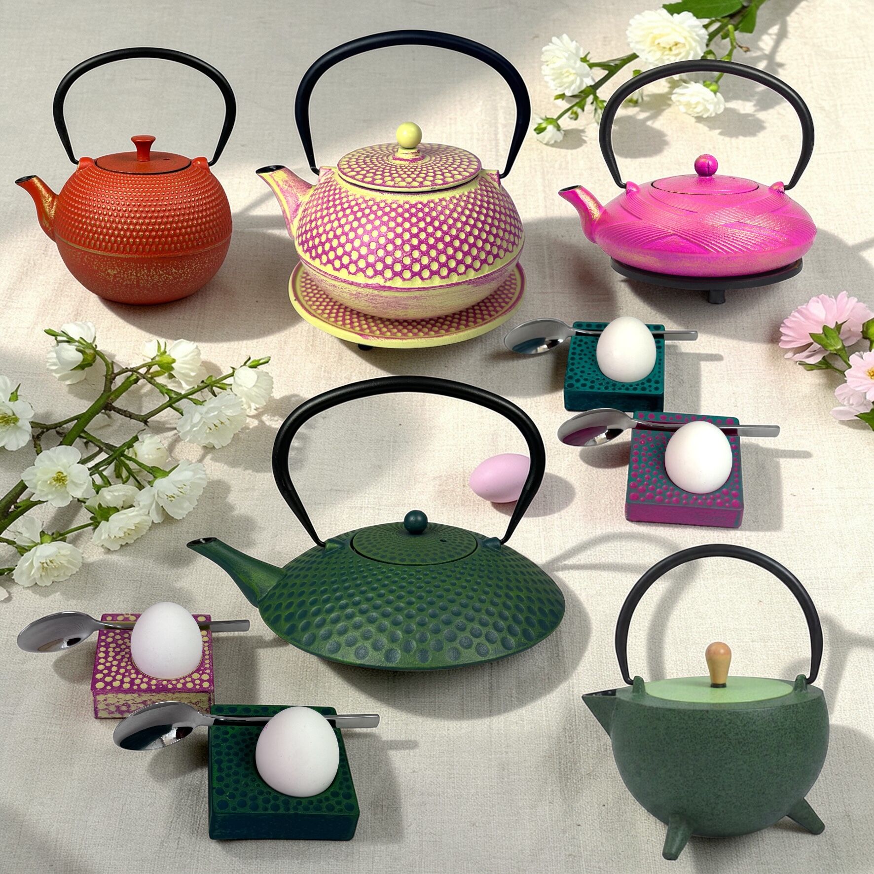 Easter tea set made of cast iron – colorful teapots with egg cups