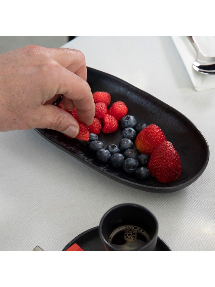 Portuguese elegance: Amazonia serving platter S in black
