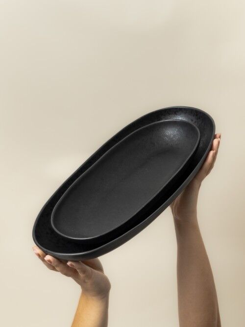 Portuguese elegance: Amazonia serving platter -L in black