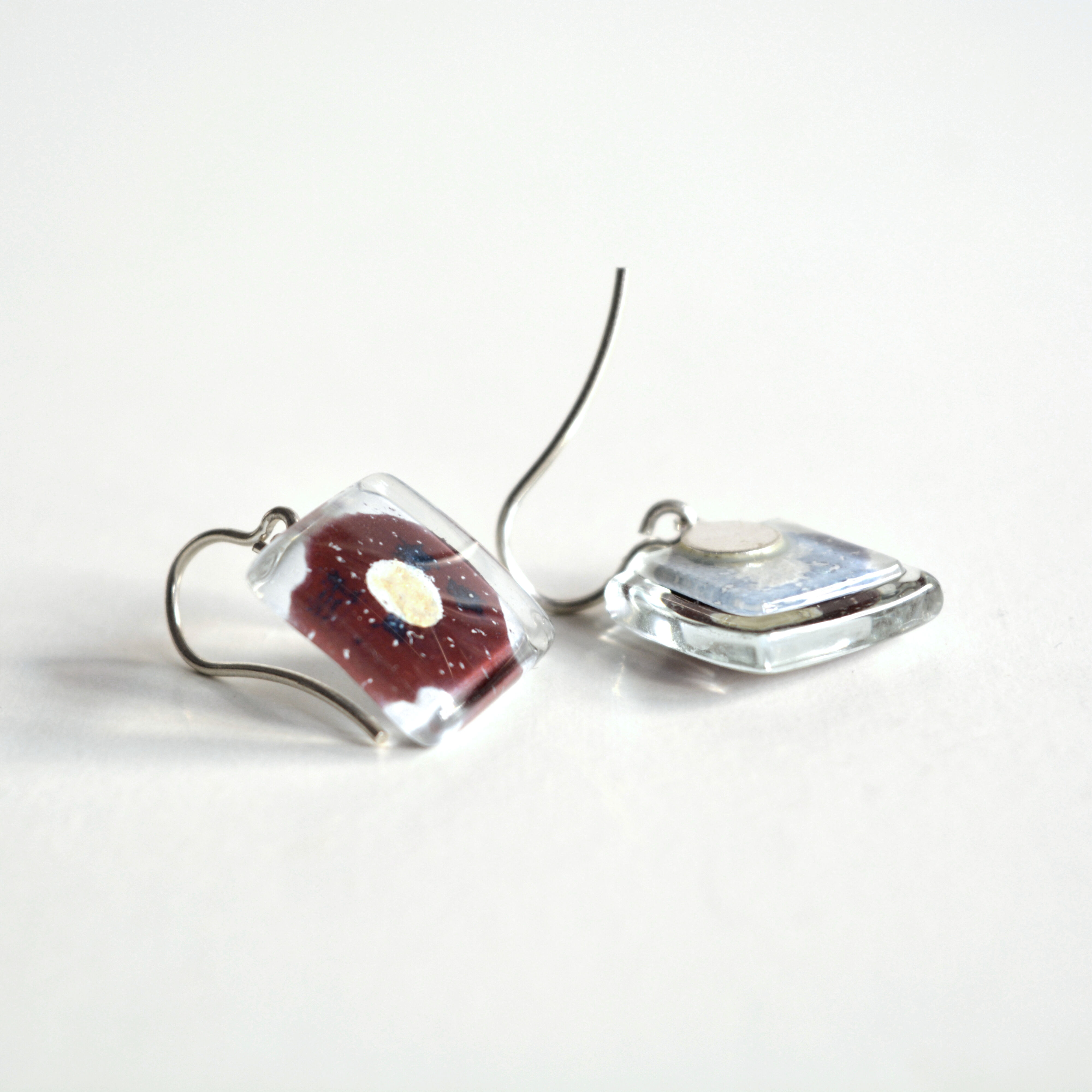 Halo dangle earrings, White and dark lilac