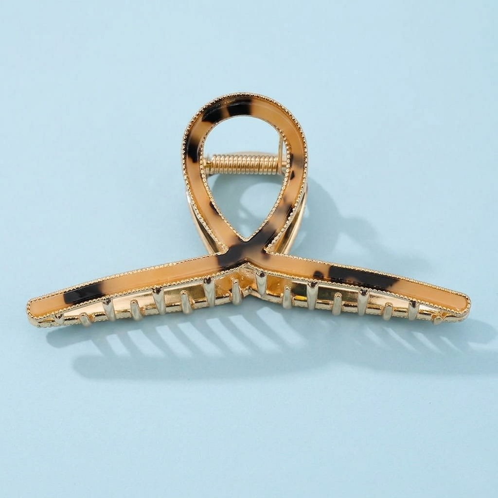 Fermaglio per capelli grande in acetato color oro con anello.