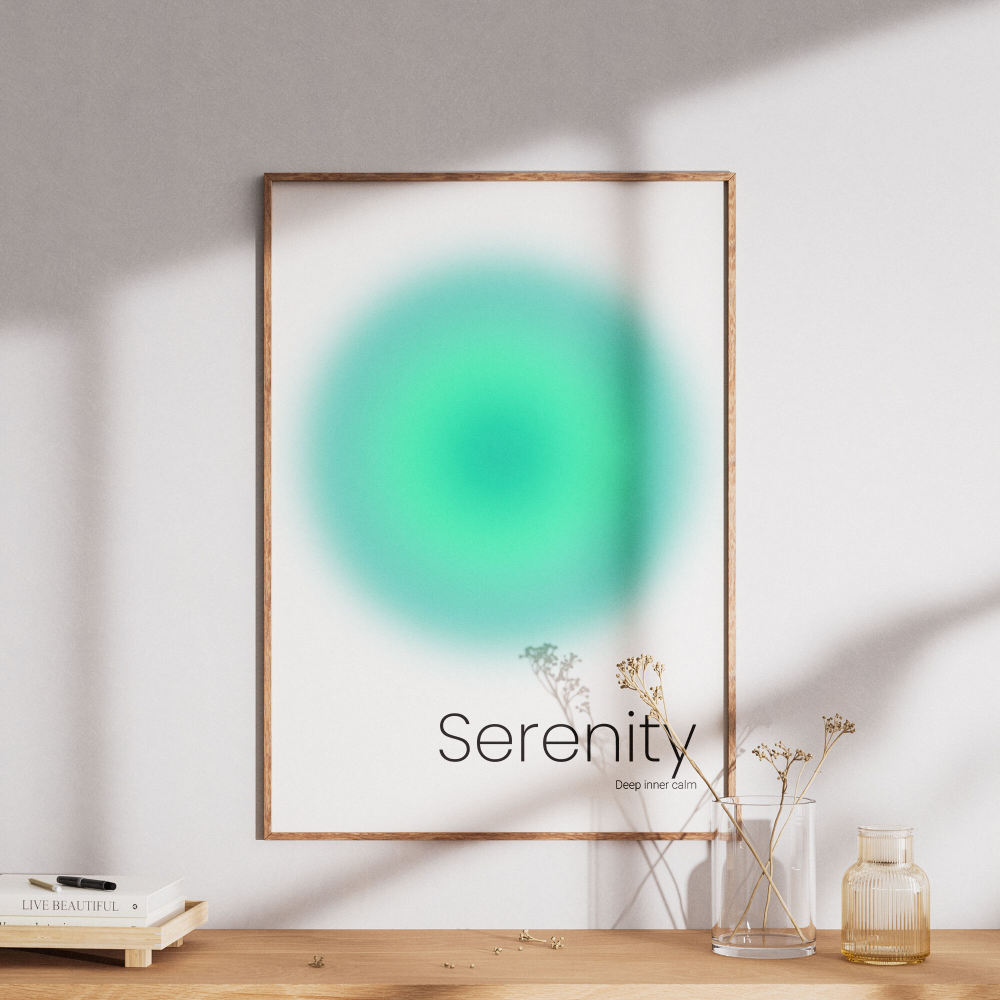 Affiche décorative minimaliste vert d'eau dégradé avec texte "Serenity" design moderne épuré
