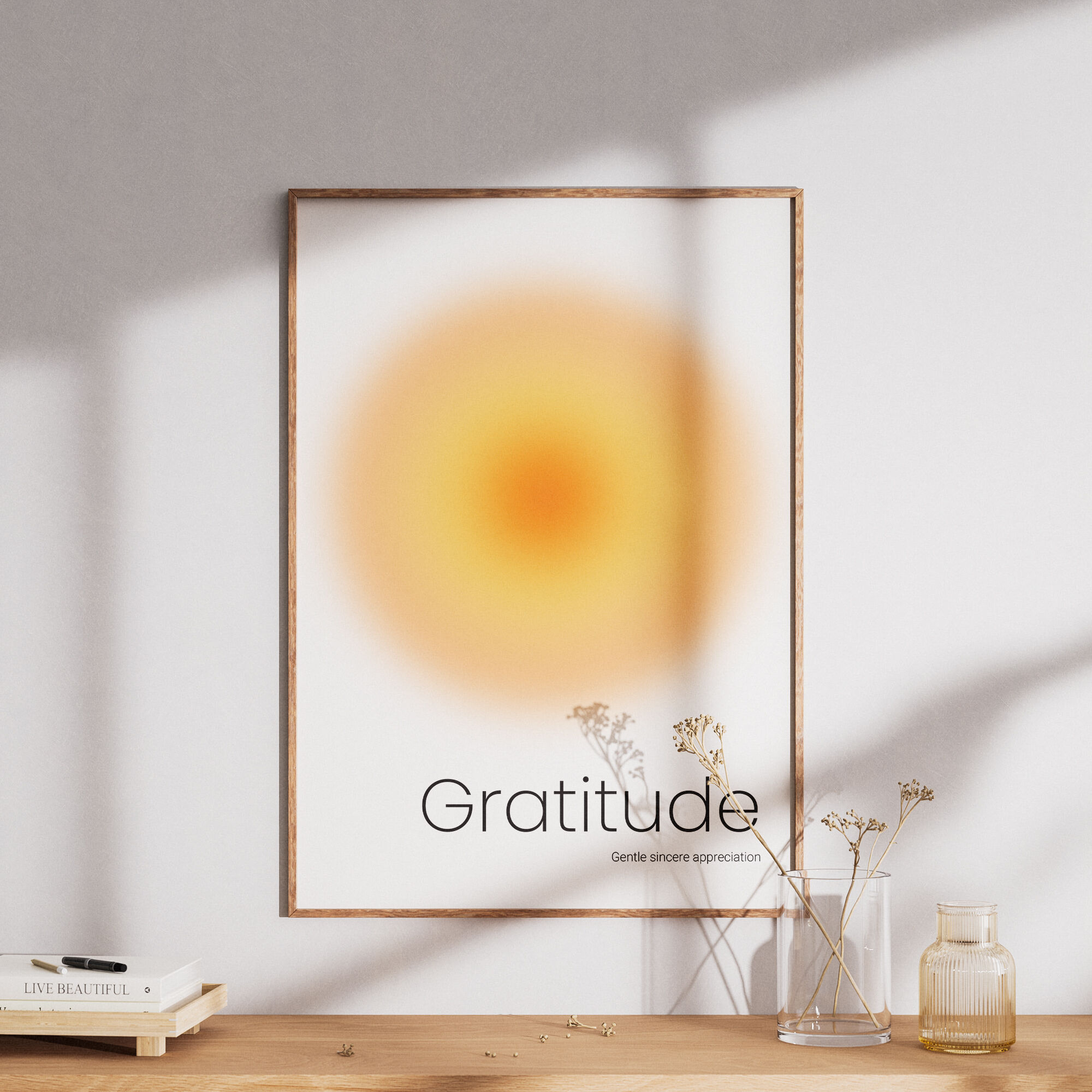 Affiche décorative minimaliste jaune  dégradé avec texte "gratitude" design moderne épuré