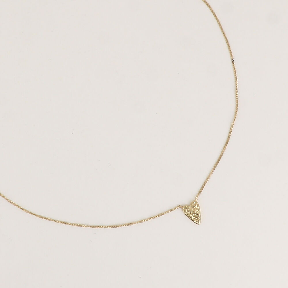 Necklace - delicate curb chain, textured heart pendant