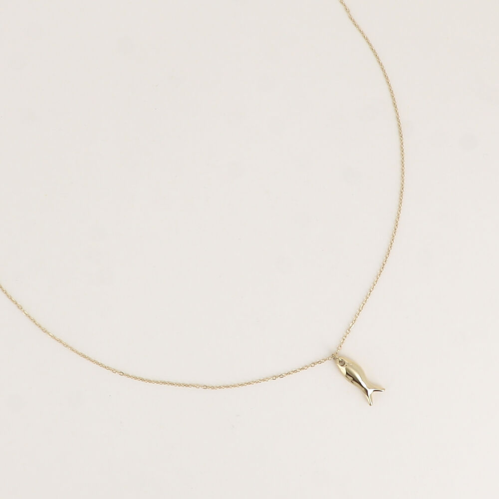 Fish pendant necklace