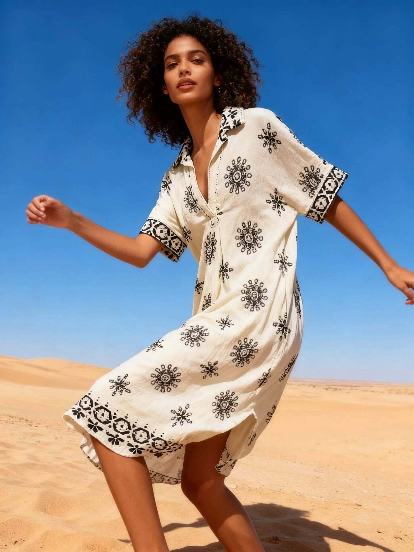 Long printed shirt dress, V-neck, flared cut with invisible pockets