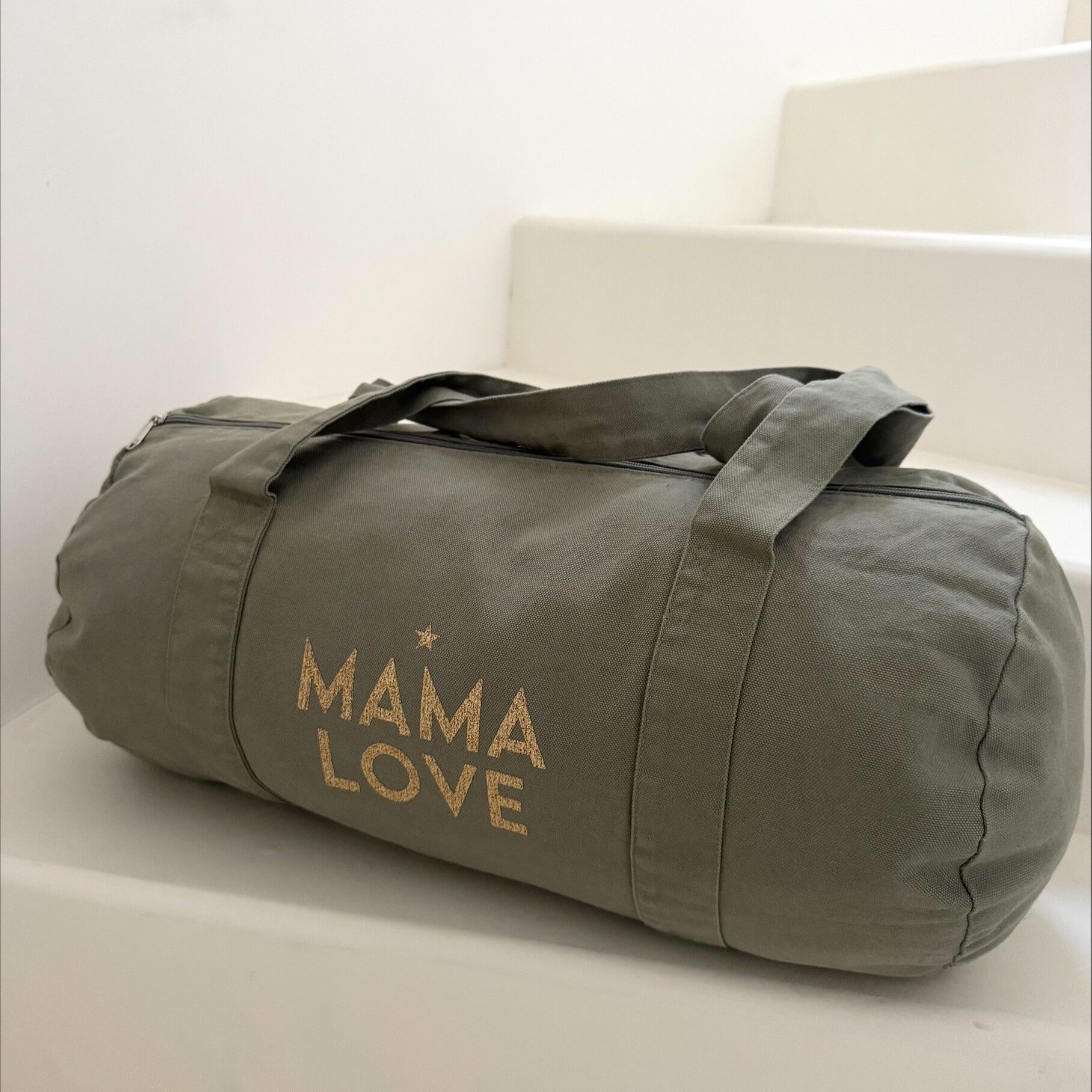 Borsa da viaggio "Mama Love" in cotone biologico, disponibile in 3 colori.