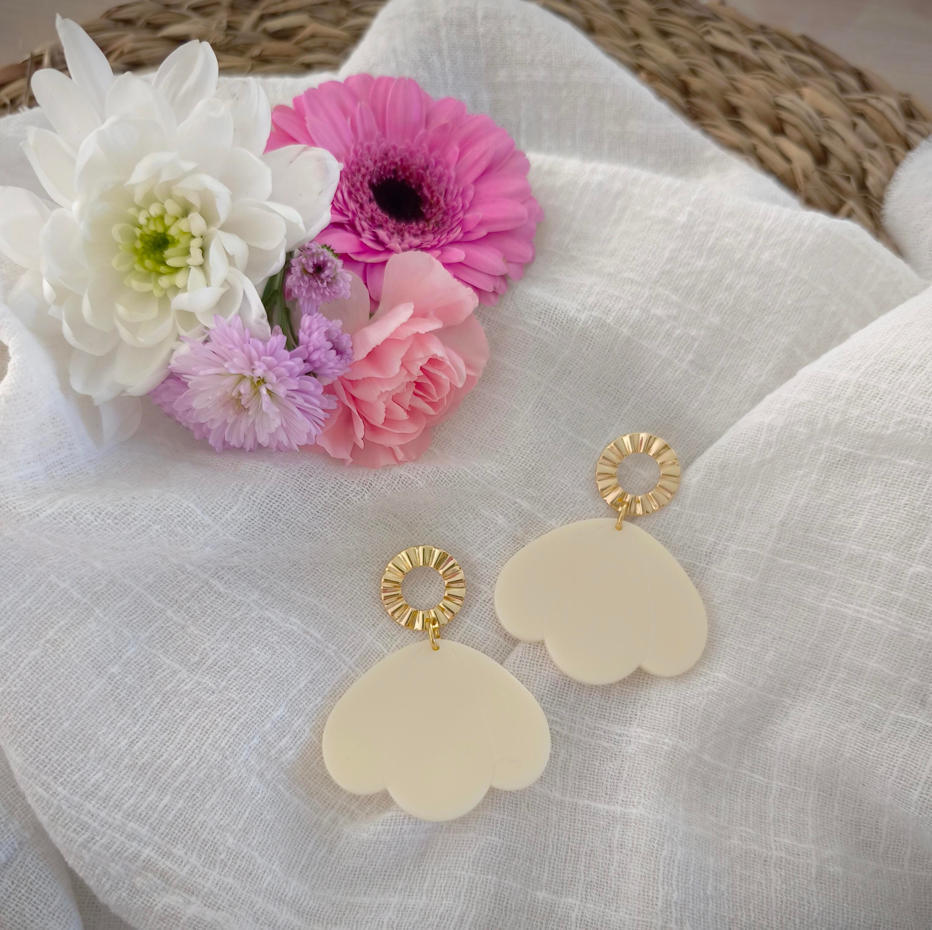 Boucles d'oreilles acrylique Pétale écru