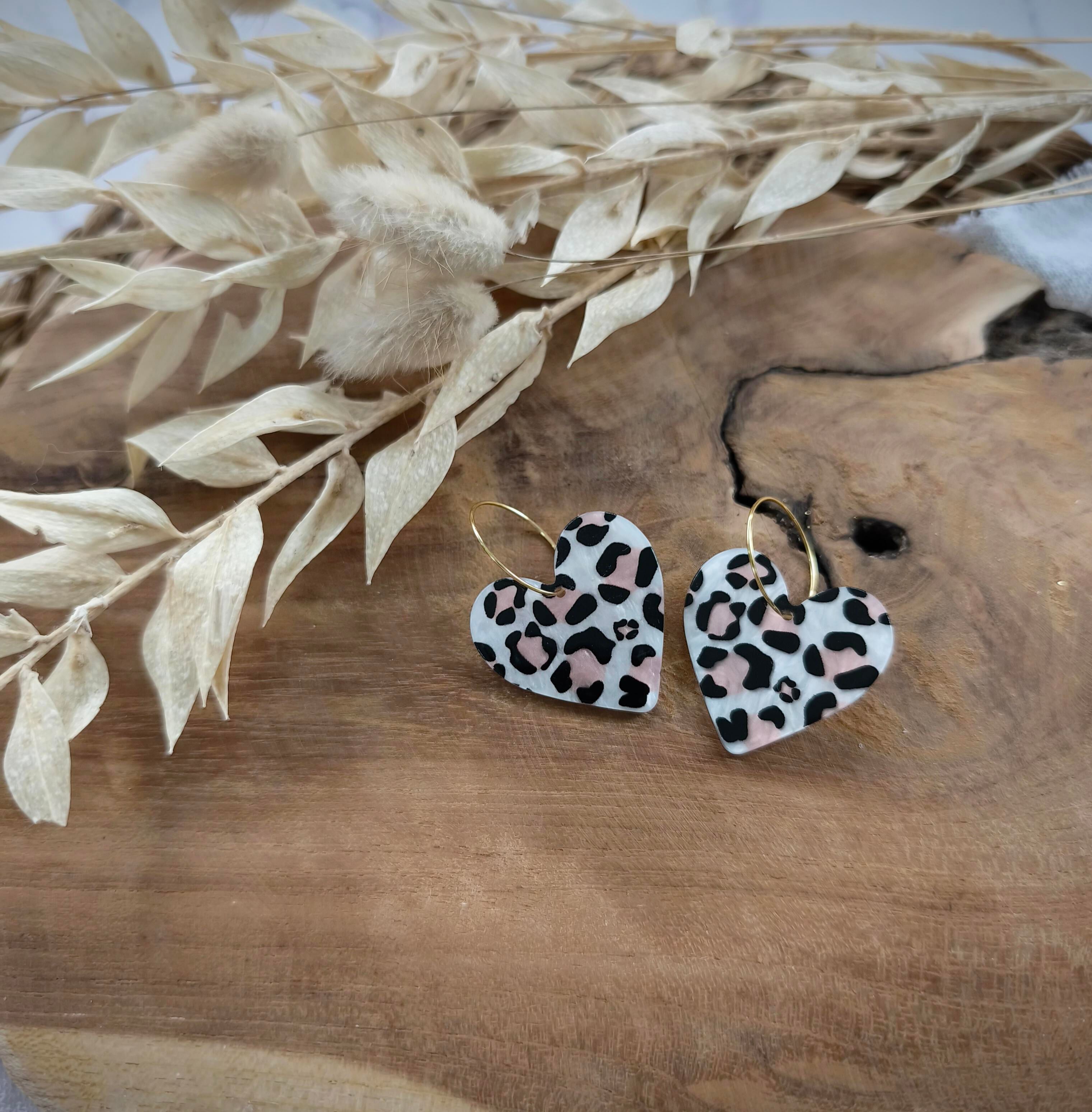 Boucles d'oreilles acrylique coeur Graou nude